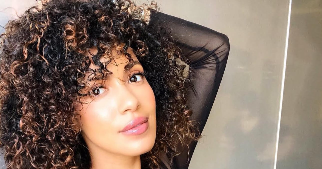 Defined natural curls with warm caramel highlights