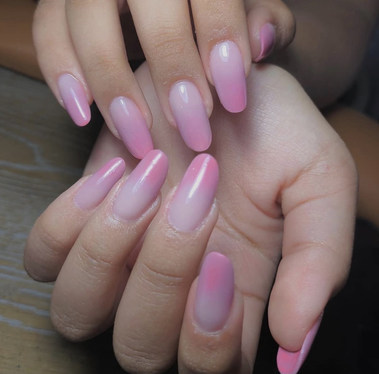 Pink ombré almond nails